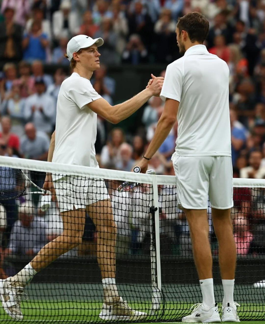 美国网球队翻盘英国网球队，梅德韦杰夫完成帽子戏法