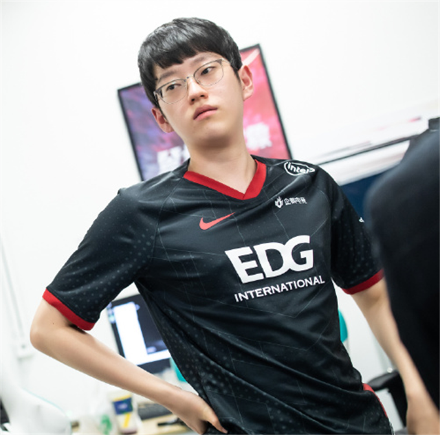HLE碾压FLY，Scout高光表现