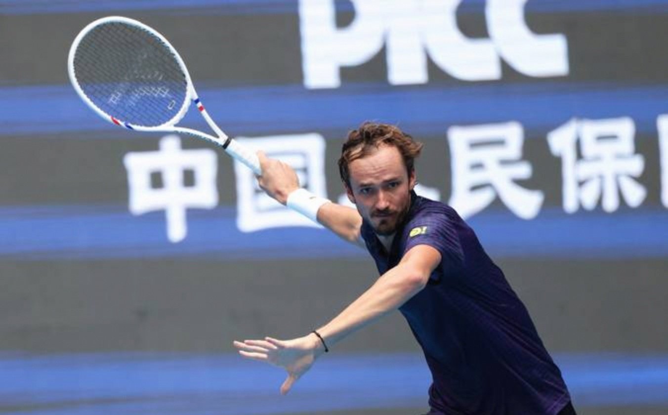 世界网球队逆转美国网球队，梅德韦杰夫统治全场