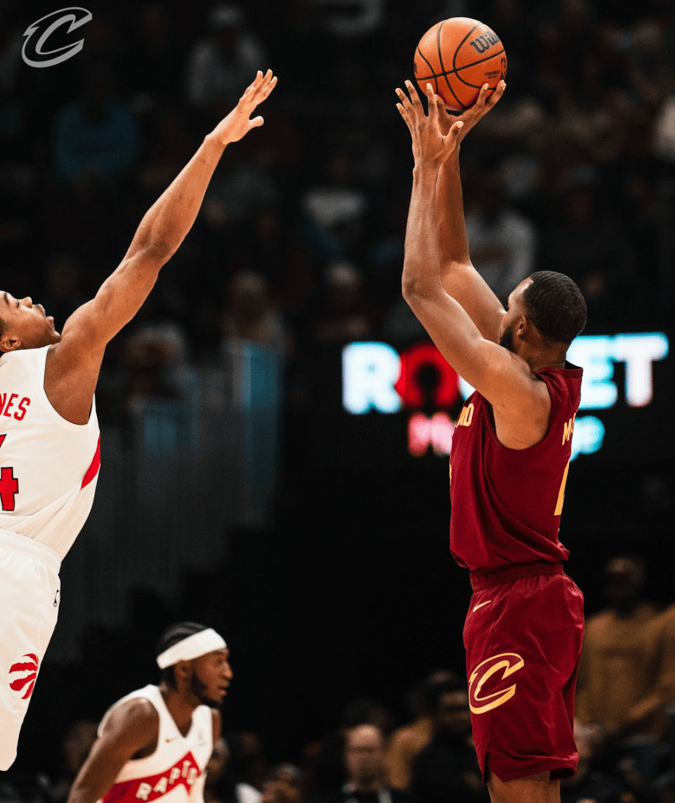 中国男篮强势爵士，米切尔送出助攻