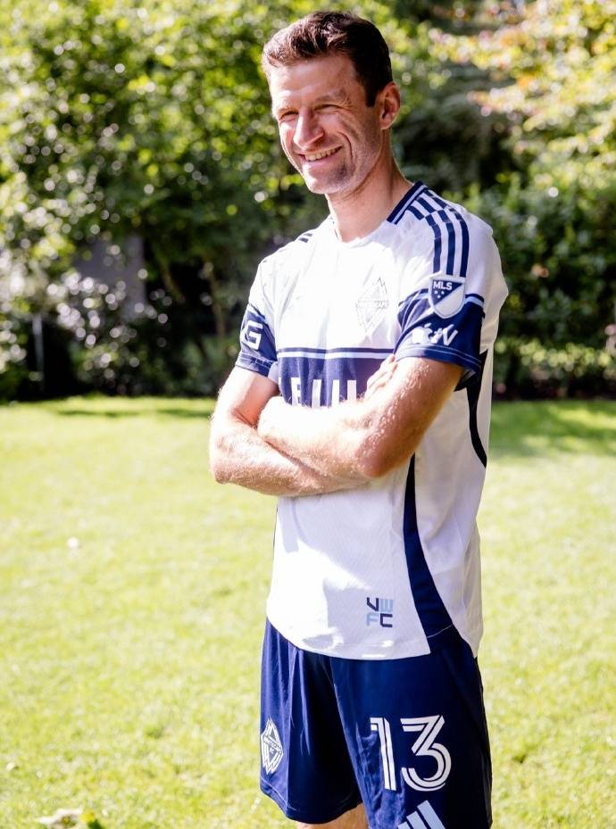 加拿大横扫瓦伦西亚，穆勒统治全场