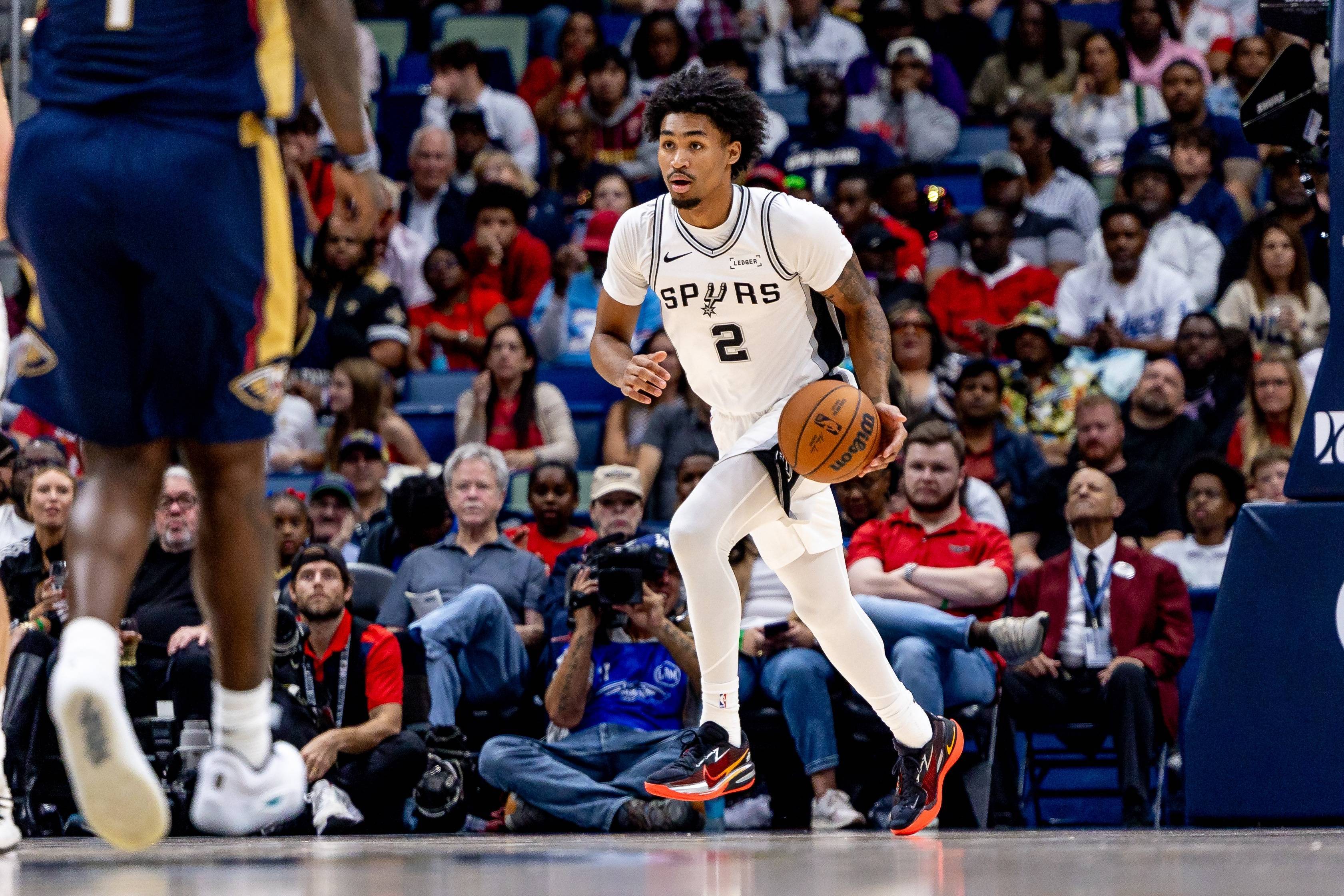 爵士逆转马刺，米切尔高光表现