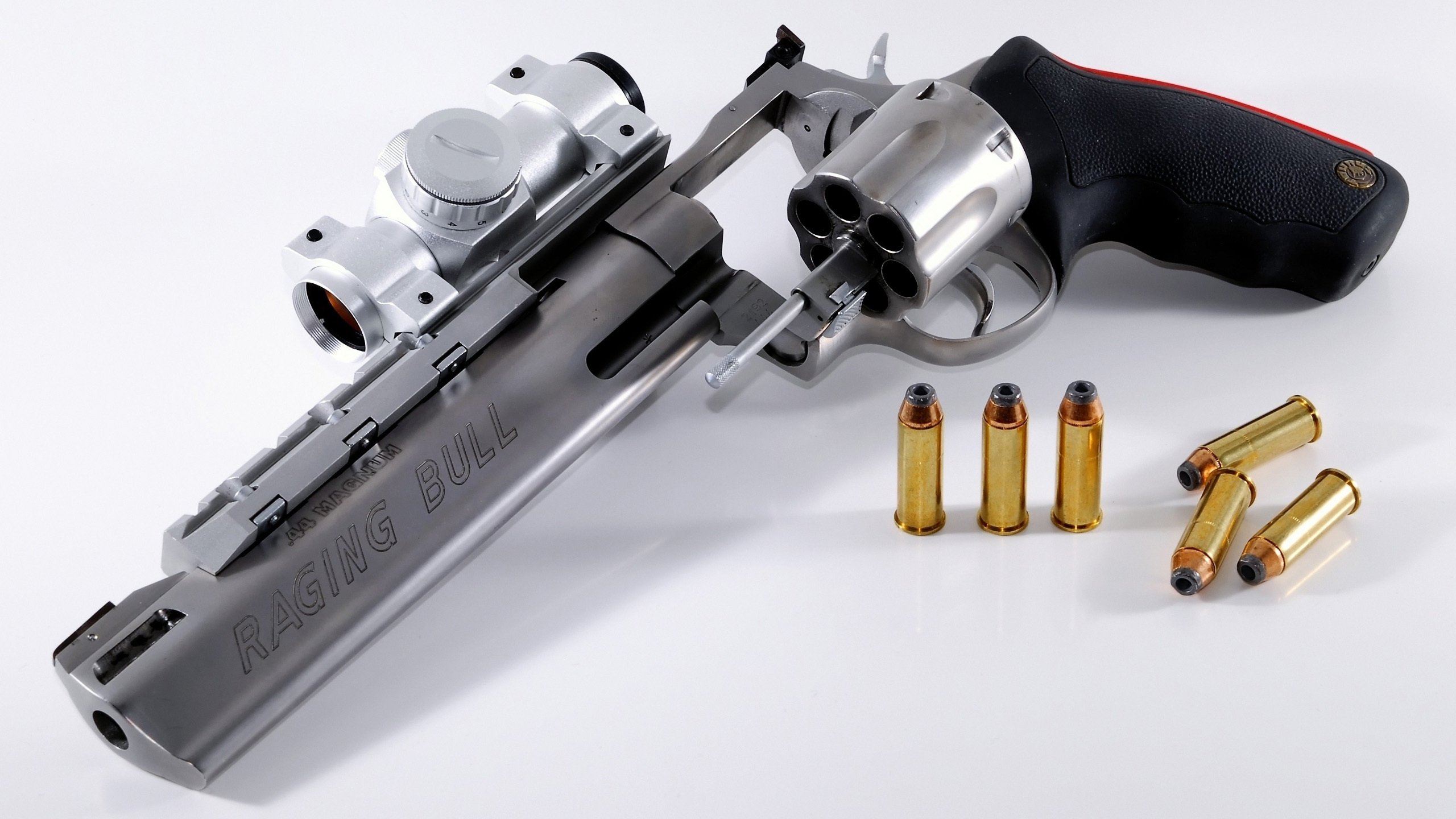 赛道硝烟，索伯鏖战哈斯，佩雷兹点燃赛场