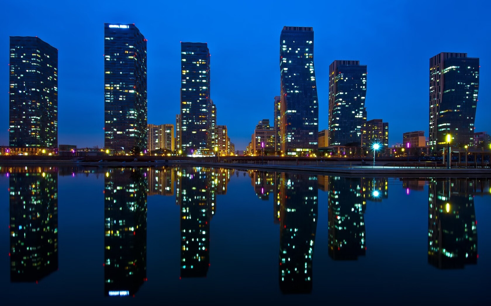 美加墨世界杯之夜,无眠城市的绿茵暗涌